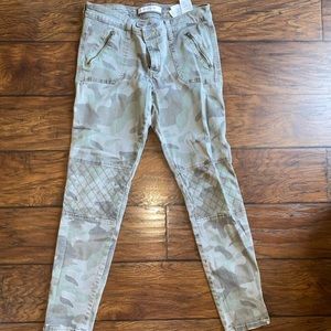 Abercrombie & Fitch Camouflage Camo Pants with Zippers Size 8 Waist 29